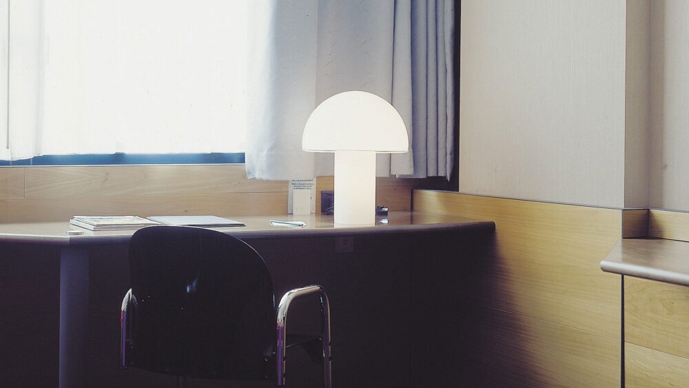 Onfale lampe de table by Artemide – Image 2